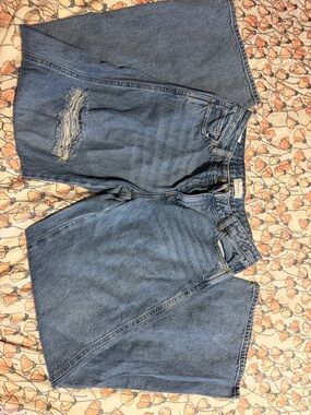 Light Wash Distressed Denim jeans low rise baggy